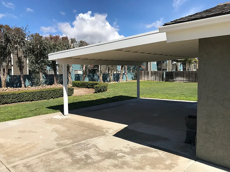 Raymond Ritz Apartments — Photo 73
