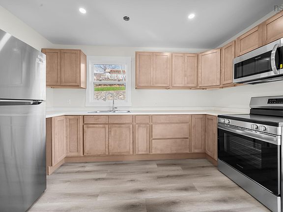 4th image of 56 Irving St