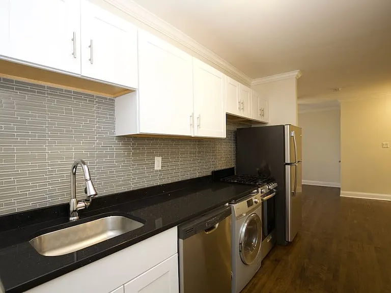 4222 N Clark St #4 — Photo 3