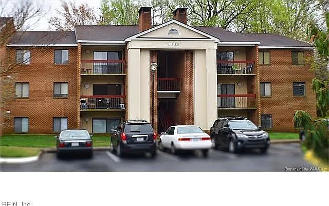 4006 Governors Sq #3 — Photo 1