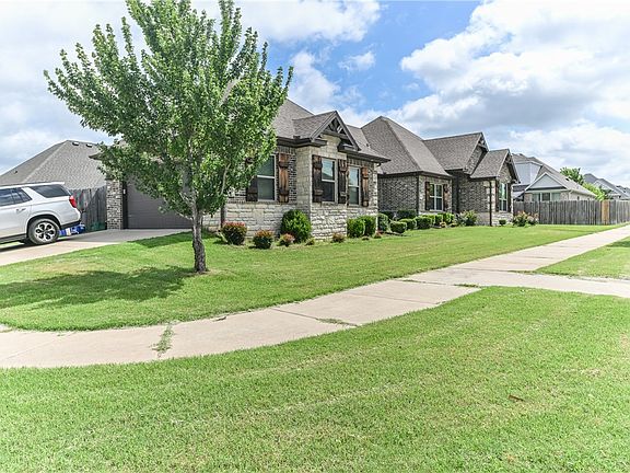 2nd image of 5824 W Persimmon St
