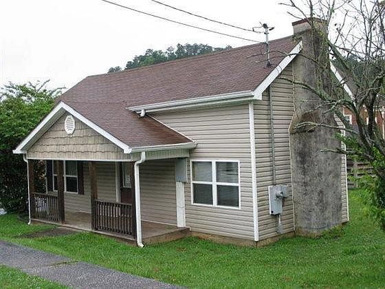1st image of 49 E Oak St