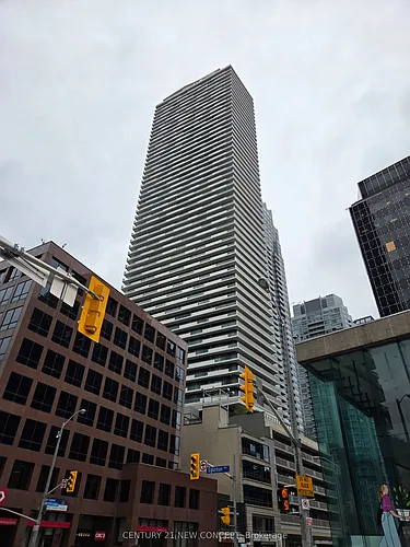 2221 Yonge St Photo 1