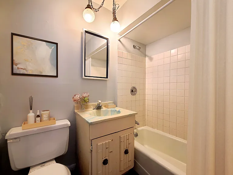 837 West Wolfram Street — Photo 11