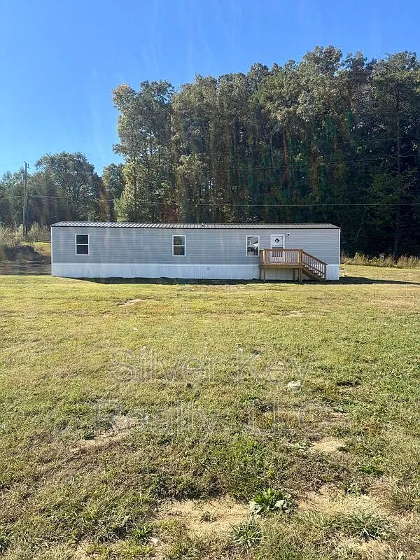 2 bed, 1.0 bath, $925 — Photo 2