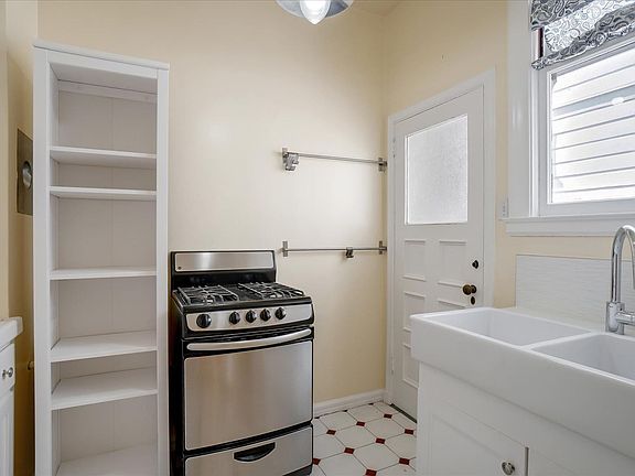 4th image of 1353 Jackson St