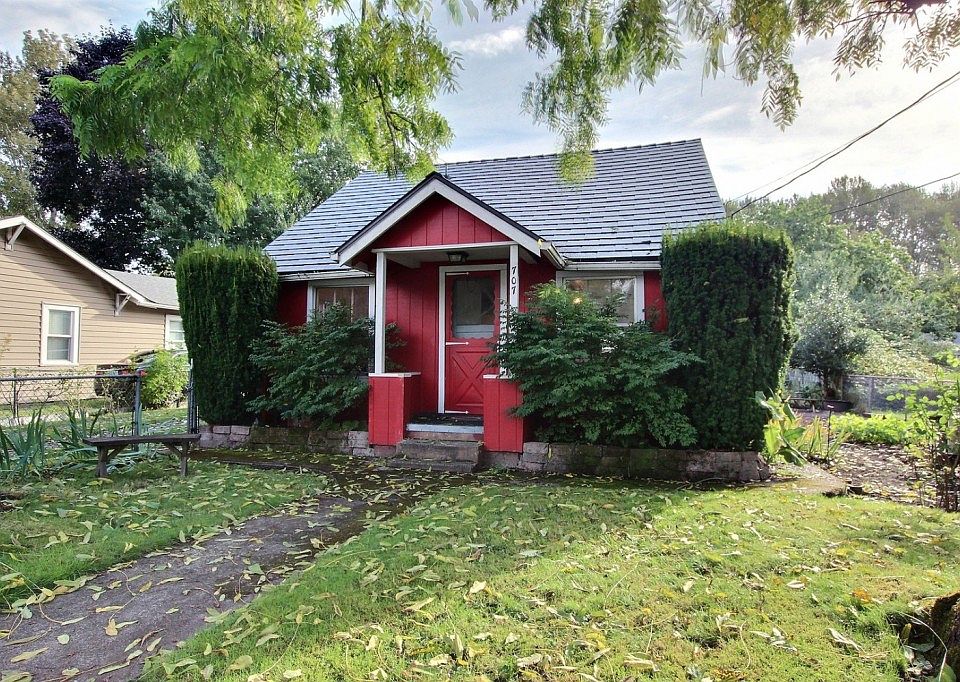 1st image of 707 5th St NE