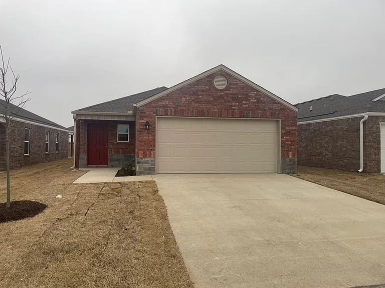 1731 Loveland St — Photo 3