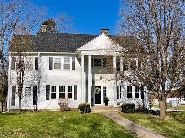 302 S 2nd St, Hopkins, MO 64461