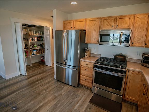 4th image of 413 N River Rock Dr