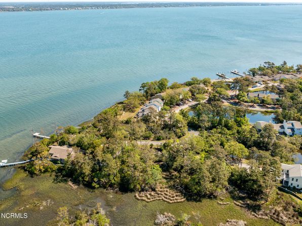 4 West Court, Pine Knoll Shores, NC 28512