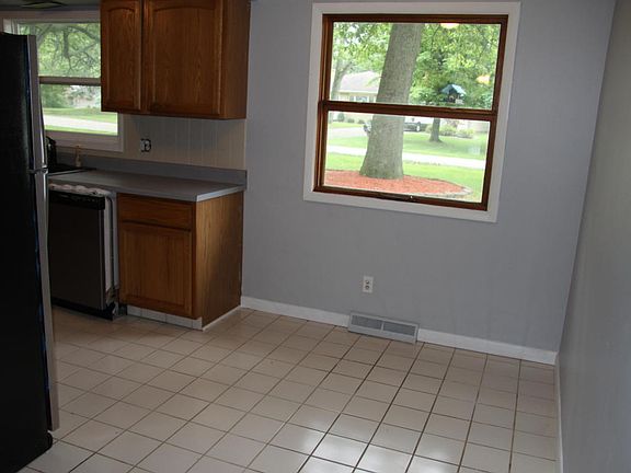5th image of 421 Alton Ave