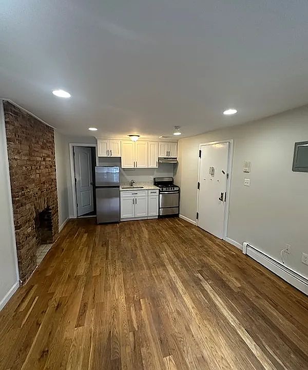 2nd image of 107 Jefferson Ave #1F