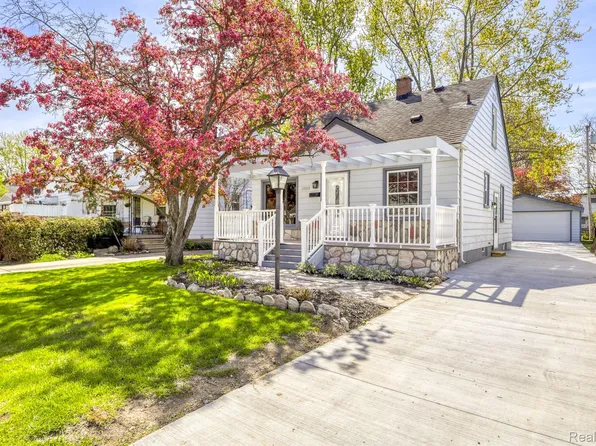 29203 Barton St, Garden City, MI 48135