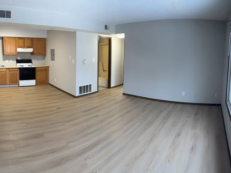 2406 W 3rd St #9 — Photo 2