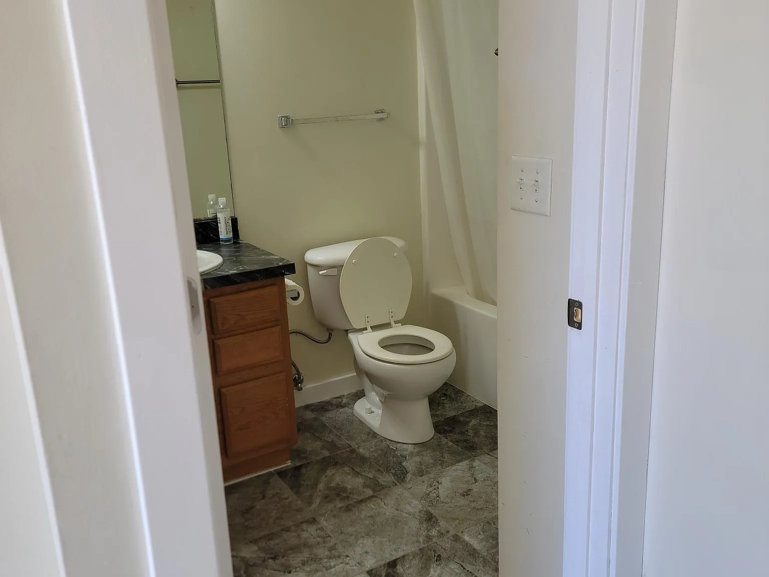 4 bed, 1712 sqft, $1,995 — Photo 2