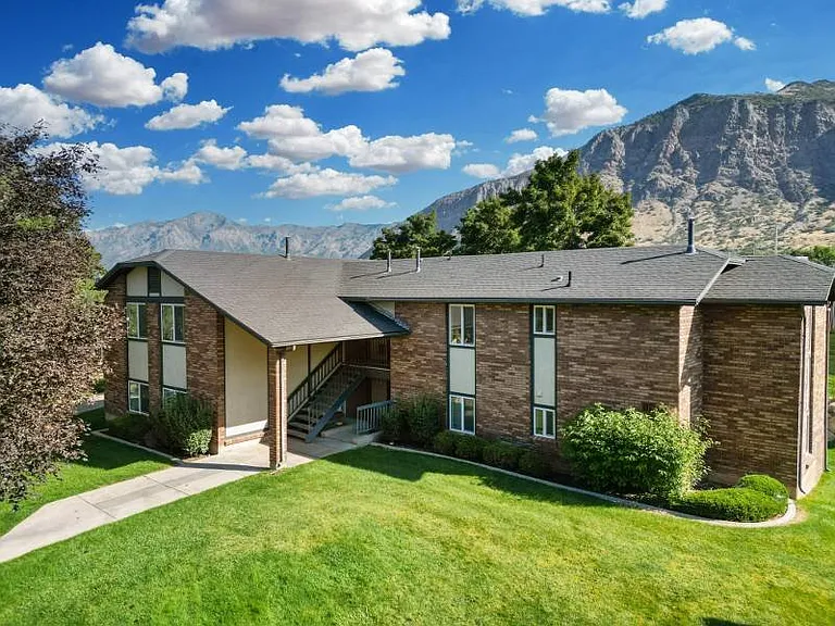 Mountain Ridge Manor — Photo 26