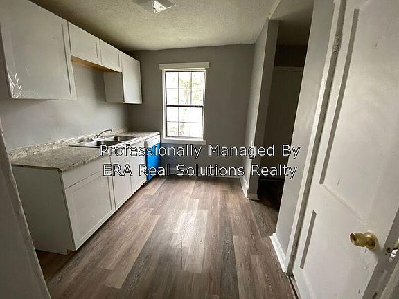 5th image of 701 Stewart Ave