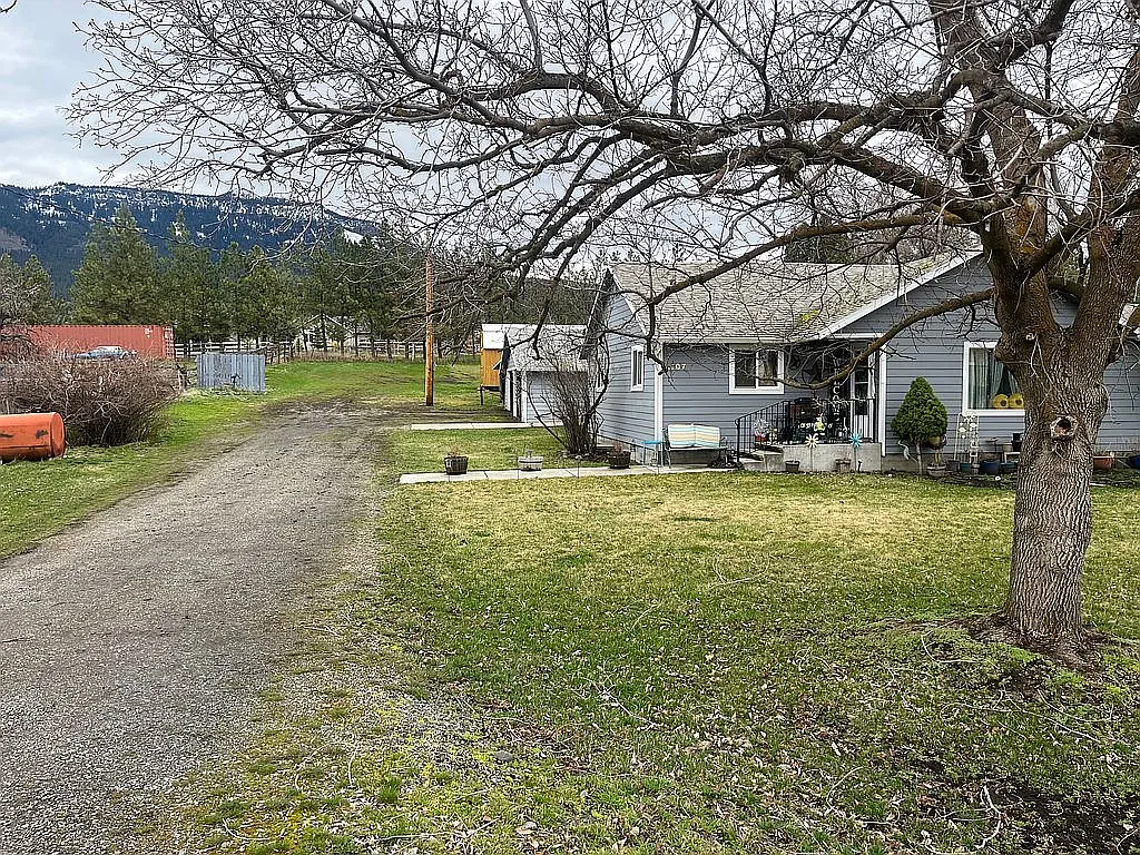 1107 Jasper St photo 1