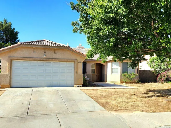 1304 Holguin St, Lancaster, CA 93534