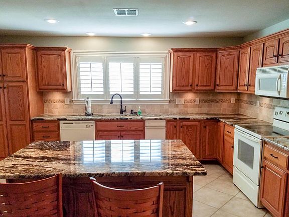 LARGE UPDATED KITCHEN