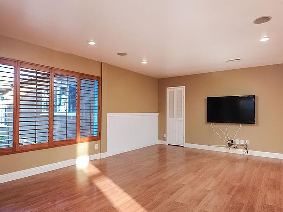 4th image of 4667 Santa Monica Ave #69