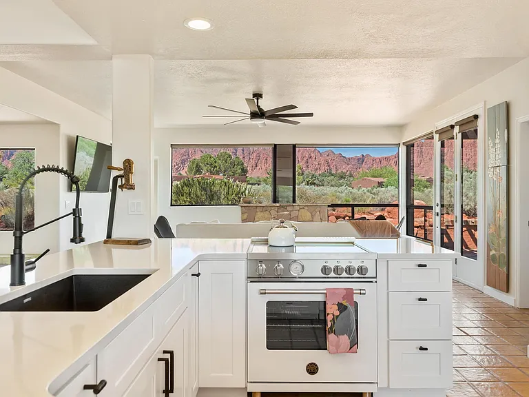 1411 W Sandhill Cir — Photo 13