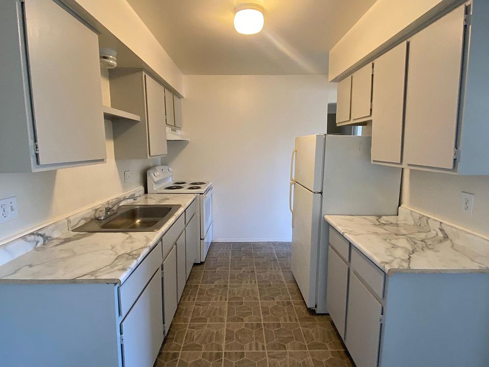 1st image of 21444 Oxford St #201