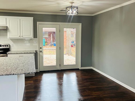4th image of 906 S Denver Ave