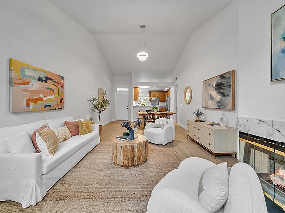 3rd image of 1654 Parkview Green Cir