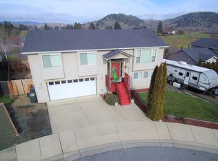 225 SE Lebleu Ln, Winston, OR 97496