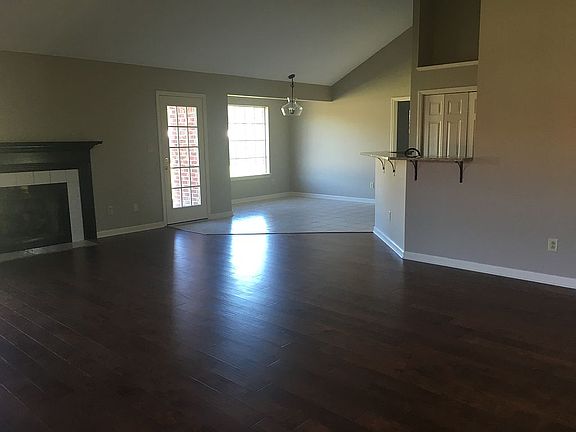 Living Room-Fireplace