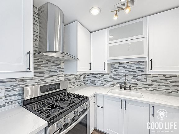 2nd image of 3042 40th St