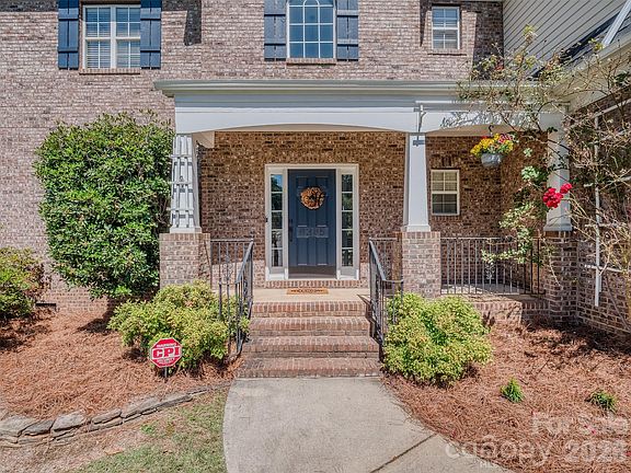 4th image of 8385 Bampton Dr