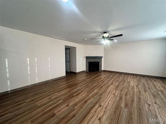 3rd image of 3609 Justine Dr