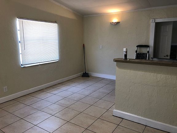5th image of 1859 Lauderdale Manor Dr