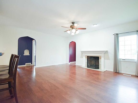 3rd image of 3001 Lincoln Ave