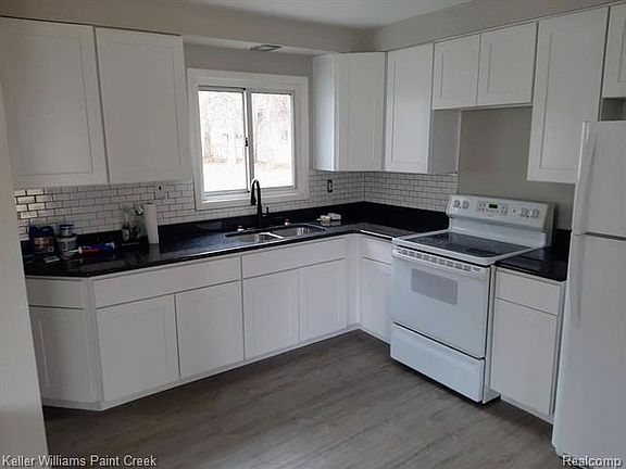 4th image of 1051 Daffodil Dr