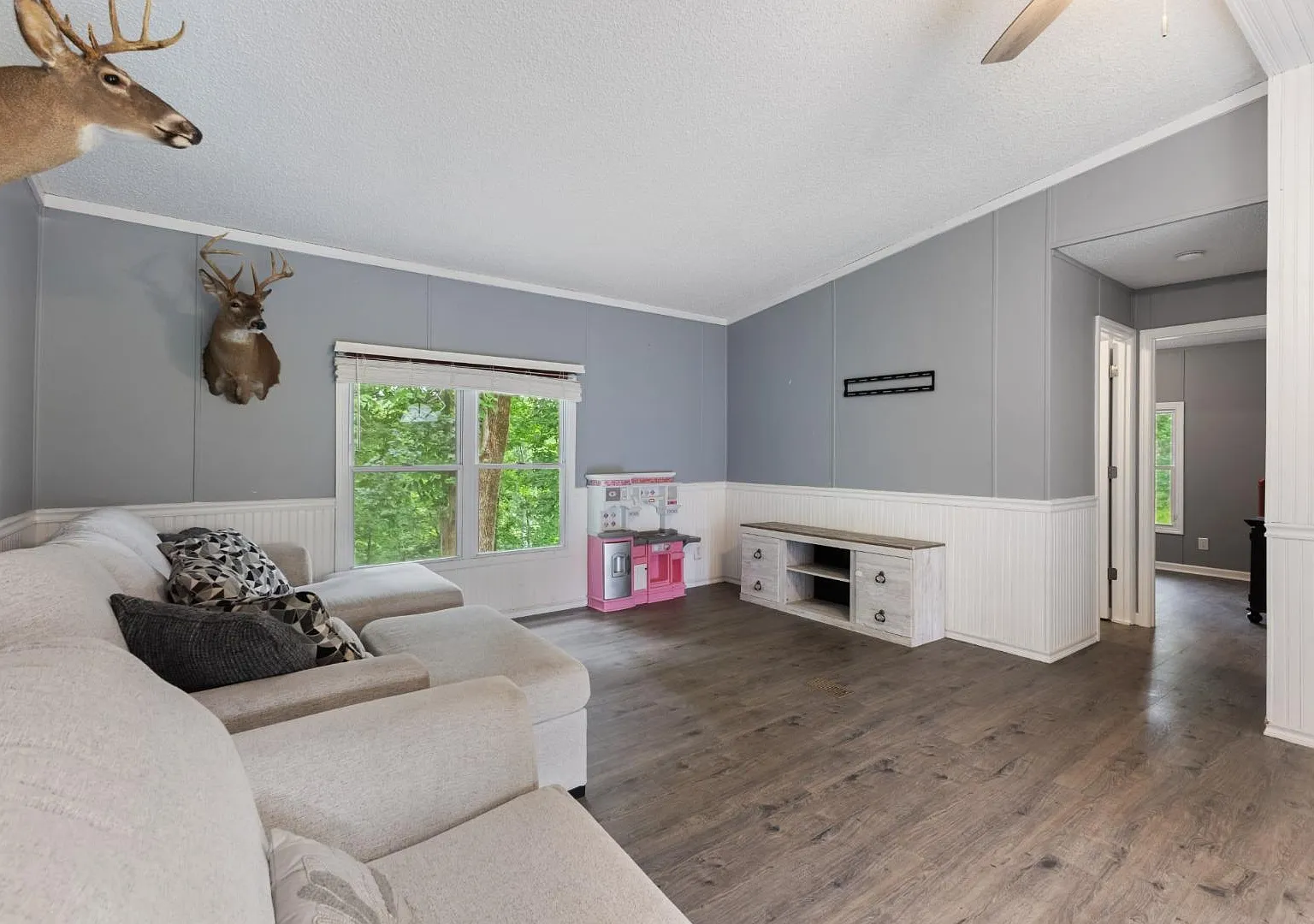 1022 Dogwood Ln — Photo 4