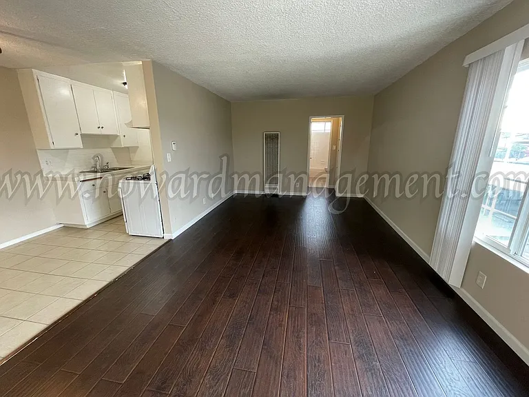 1005 Hill St — Photo 8