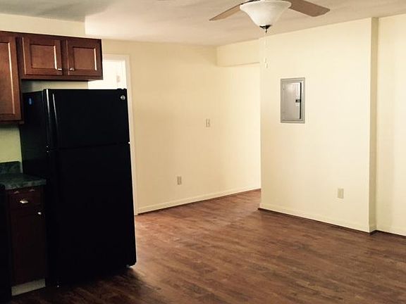 2nd image of 562 Lowell Ave #9