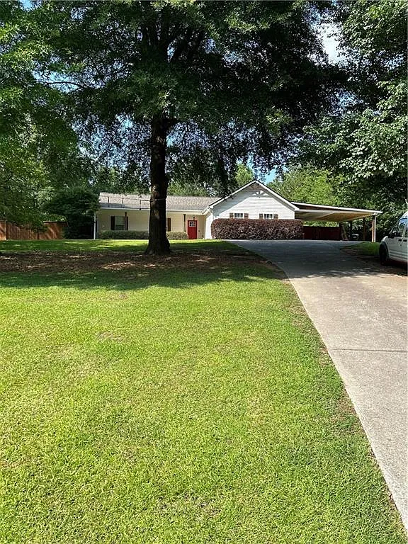 3 bed, 2.0 bath, 1834 sqft, $2,300 — Photo 3