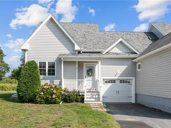 41 Seafare Ln, Portsmouth, RI 02871