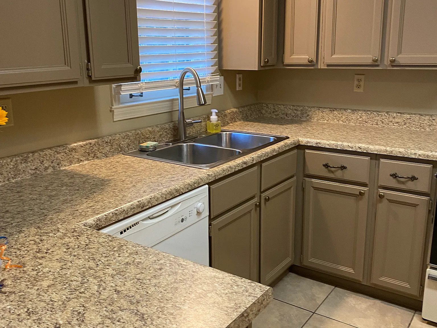 3 bed, 1735 sqft, $1,895 — Photo 2