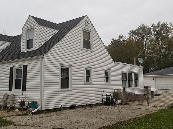 2nd image of 2333 Emerson Ave