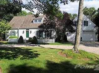 260 Santuit Rd, Cotuit, MA 02635