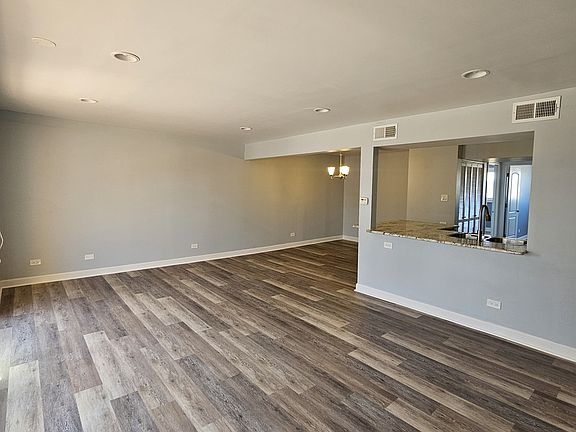 2nd image of 520 N Roberts Dr APT 2C