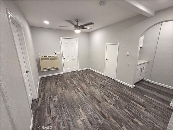 3rd image of 1923 E 6th St #1/2