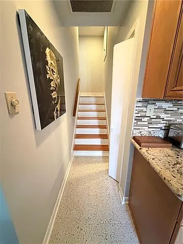 804 Spain St — Photo 22