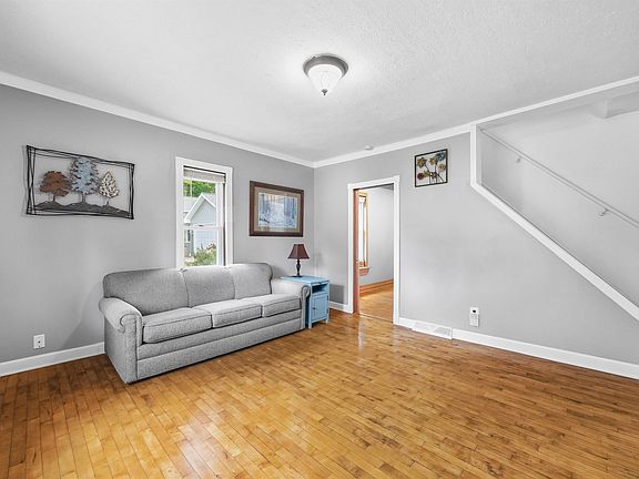 4th image of 446 Whaley St